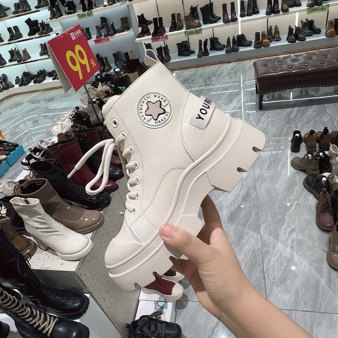 53622米色38马丁靴