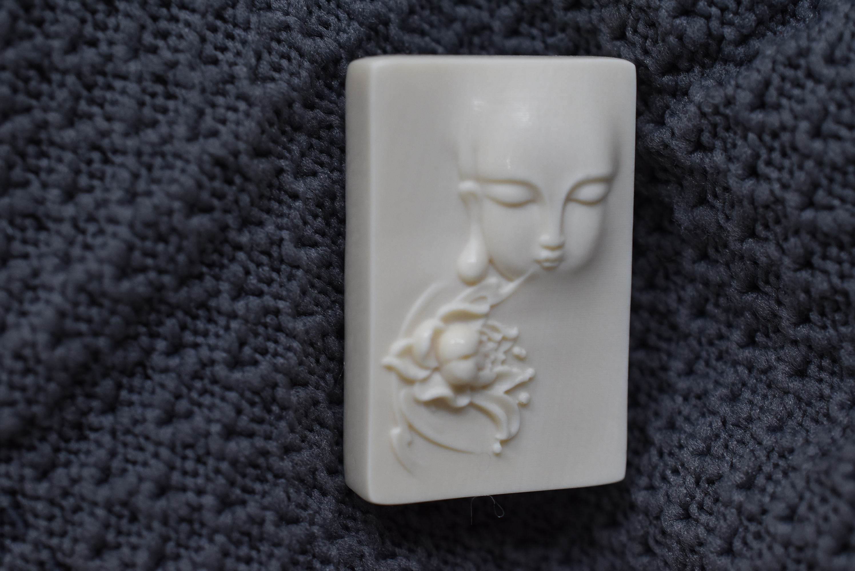 天然保真原色猛犸牙静心观音牌子背云吊坠脖挂饰品配饰编码A0521