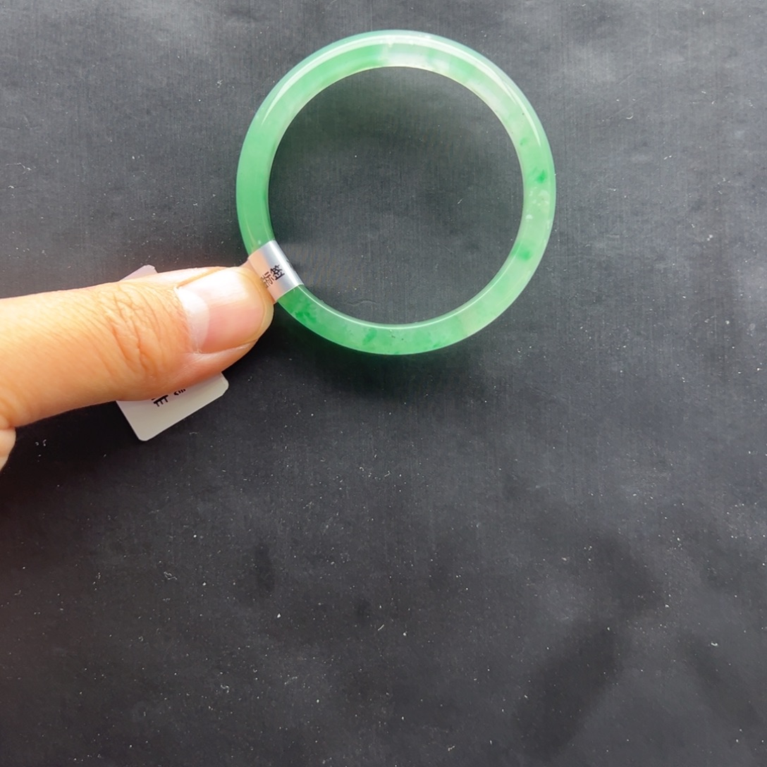 石英质玉（非洲翠）未镶嵌手镯