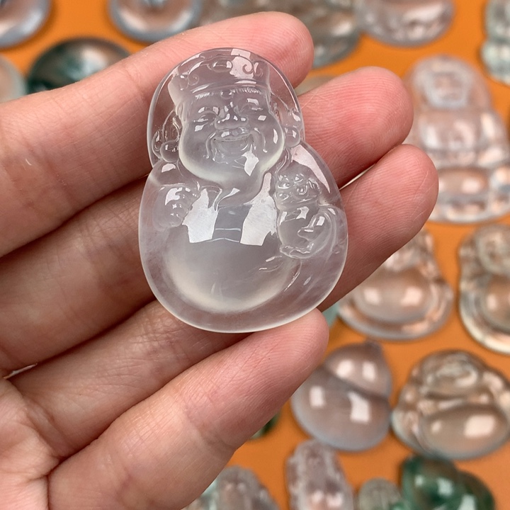 翡翠挂件未镶嵌….