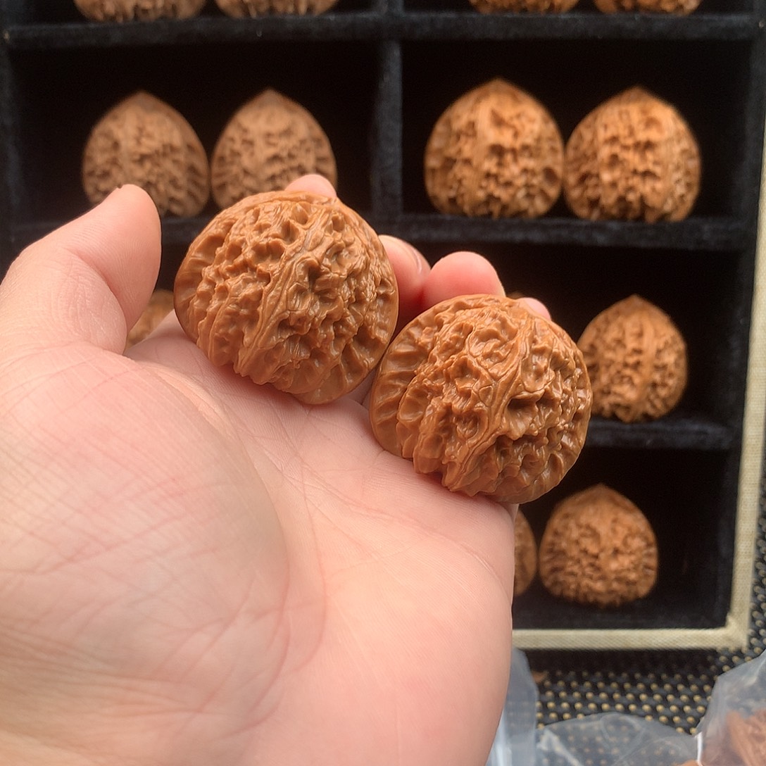 阿***】吊坠文玩核桃球白153