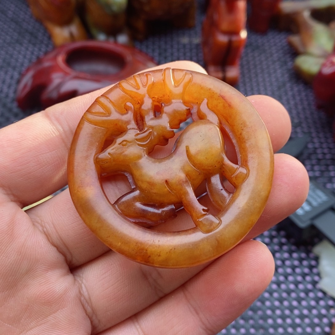 蛇纹石玉颈饰未镶嵌