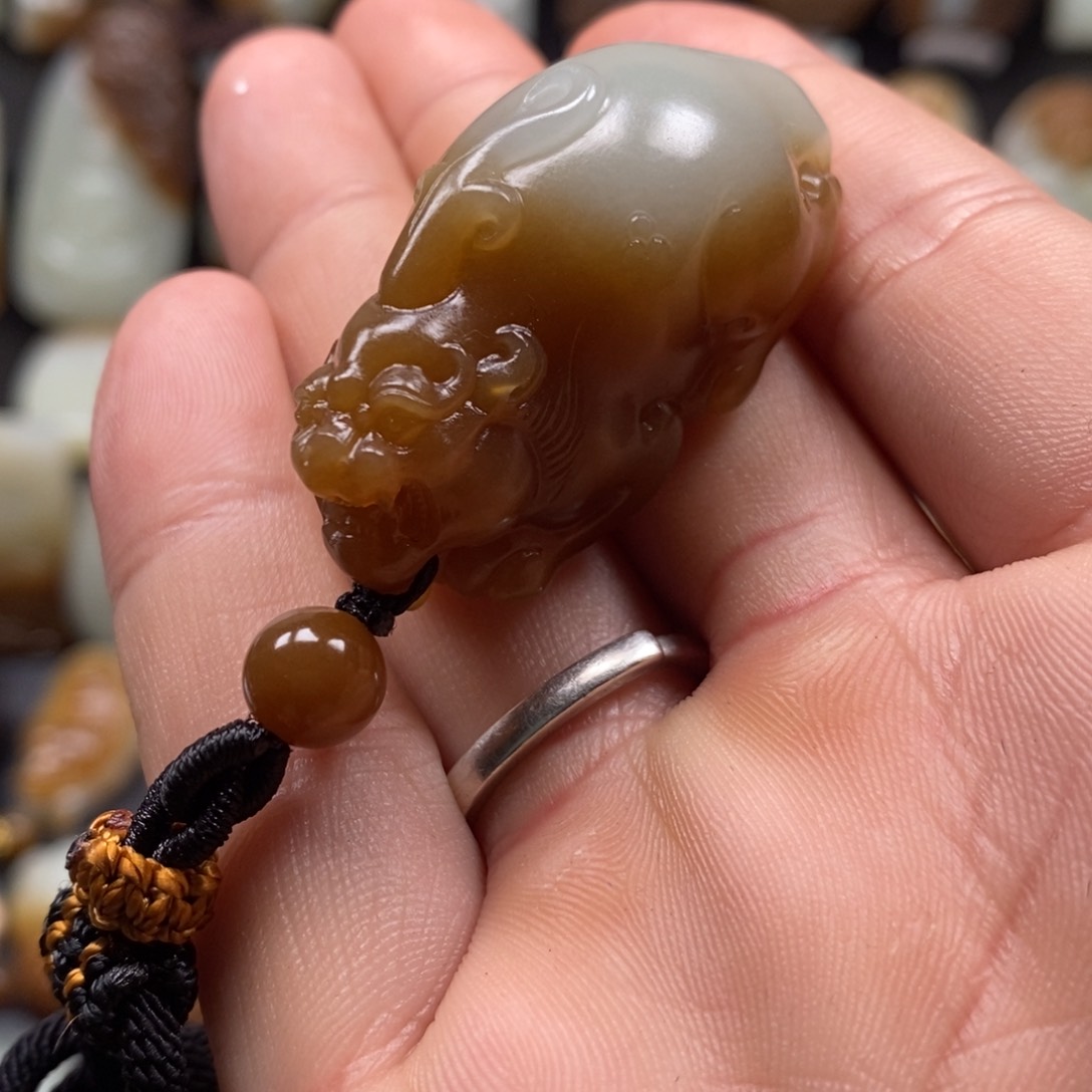 和田玉颈饰未镶嵌开*者