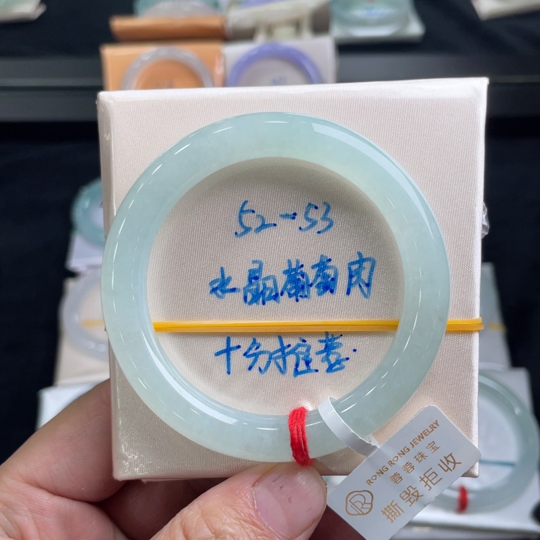 翡翠手镯未镶嵌翡翠手镯