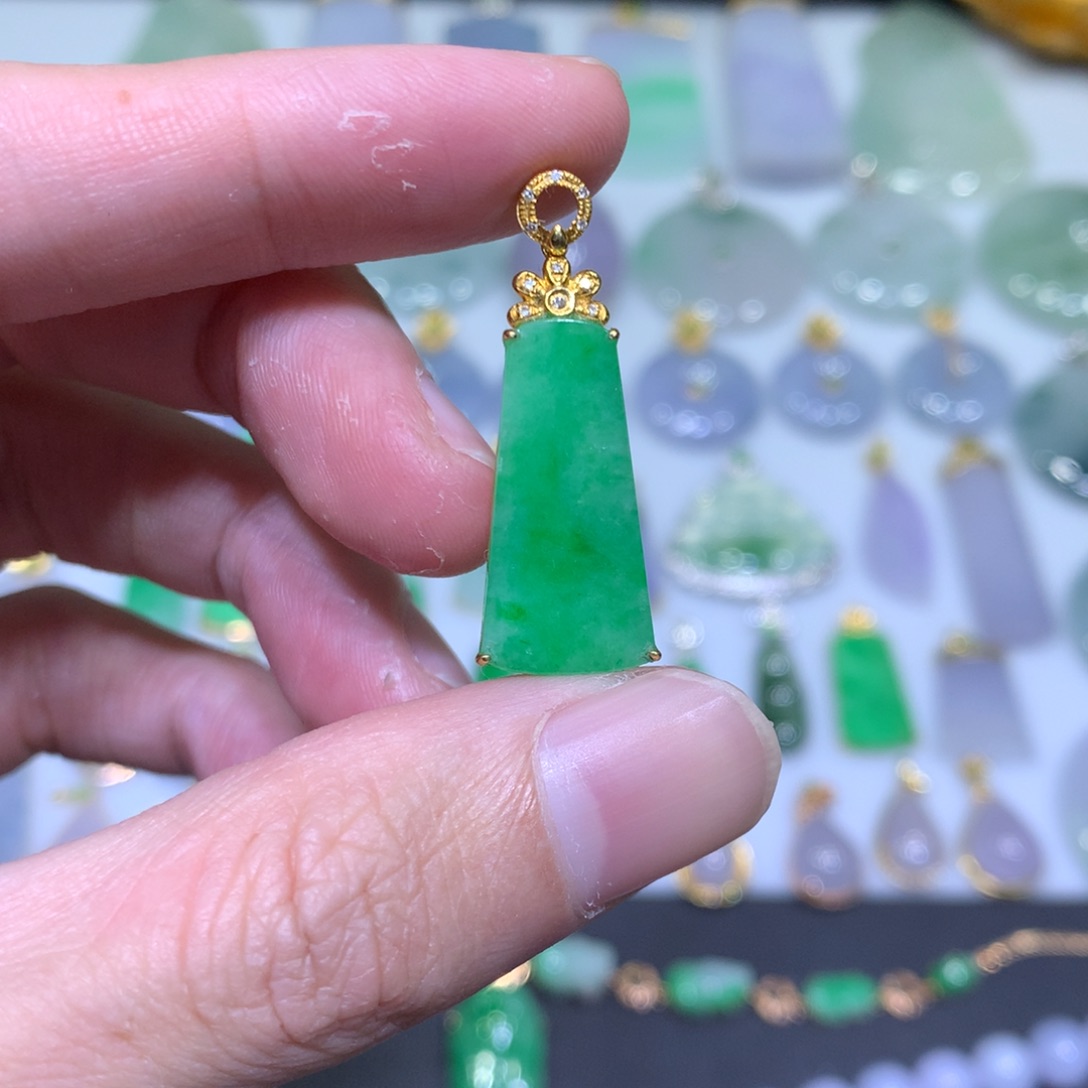 翡翠吊坠(不含链)18K金镶嵌