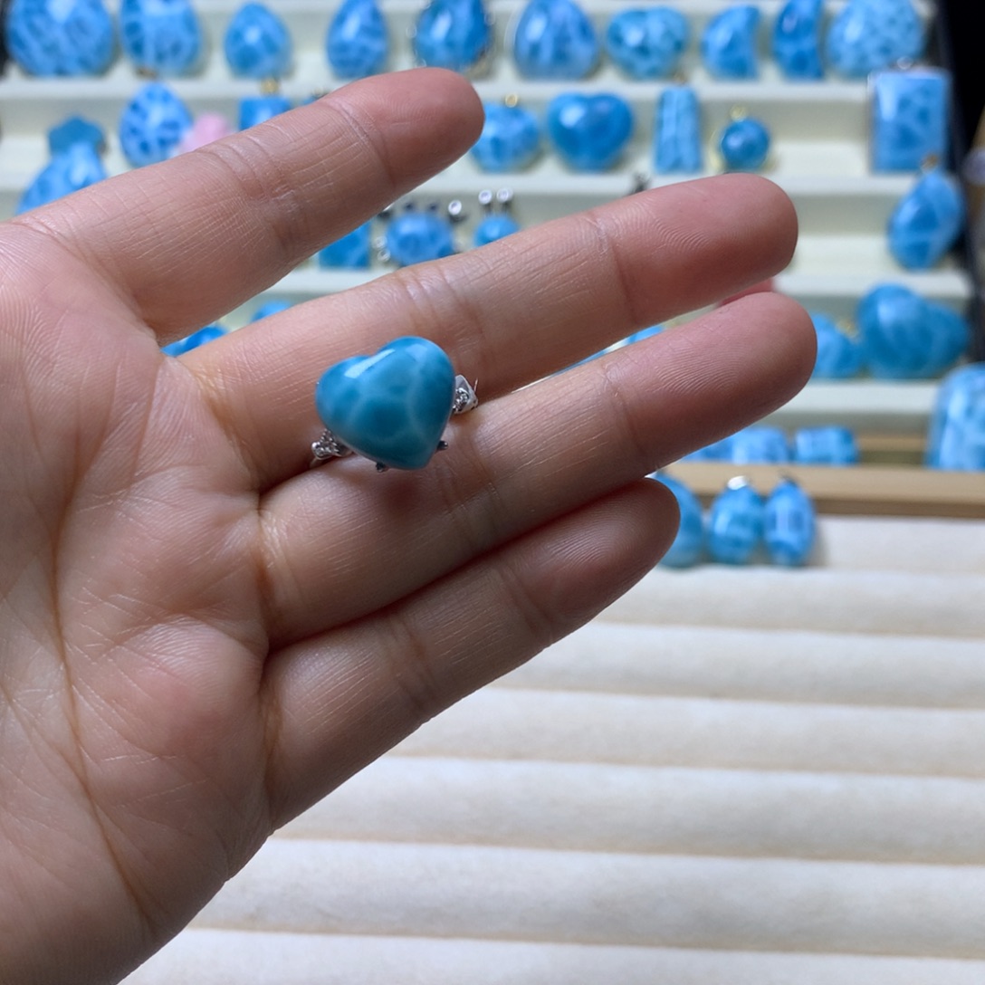 翩****针钠钙石（海纹石）未镶嵌颈饰