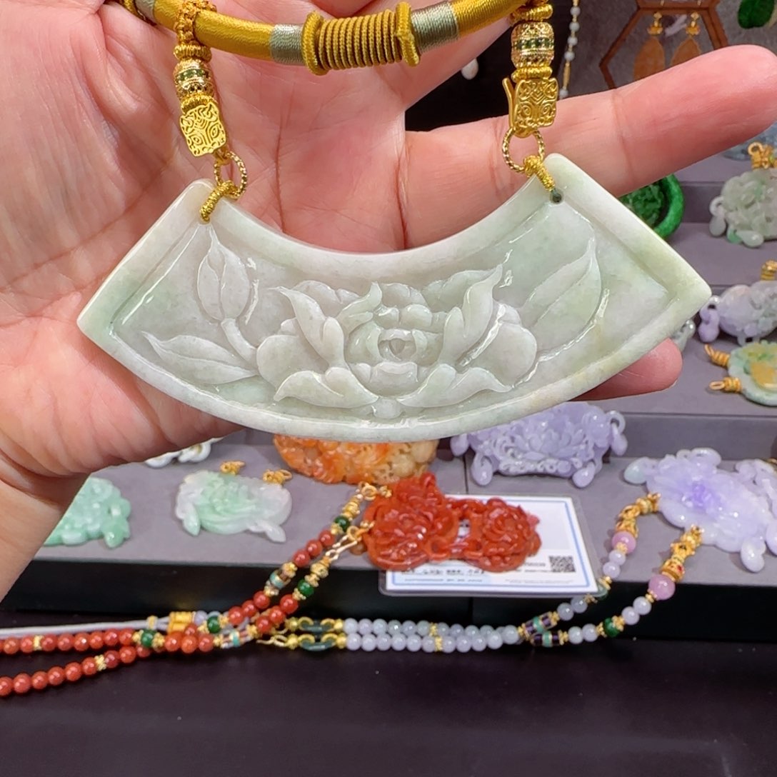 翡翠颈饰未镶嵌仿古