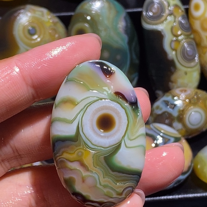 玛瑙/玉髓未镶嵌珠宝奇石24