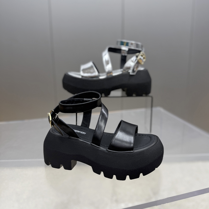 【左右华菲】8cm巨好看显高真皮厚底凉鞋2025夏季新款百搭露趾高跟