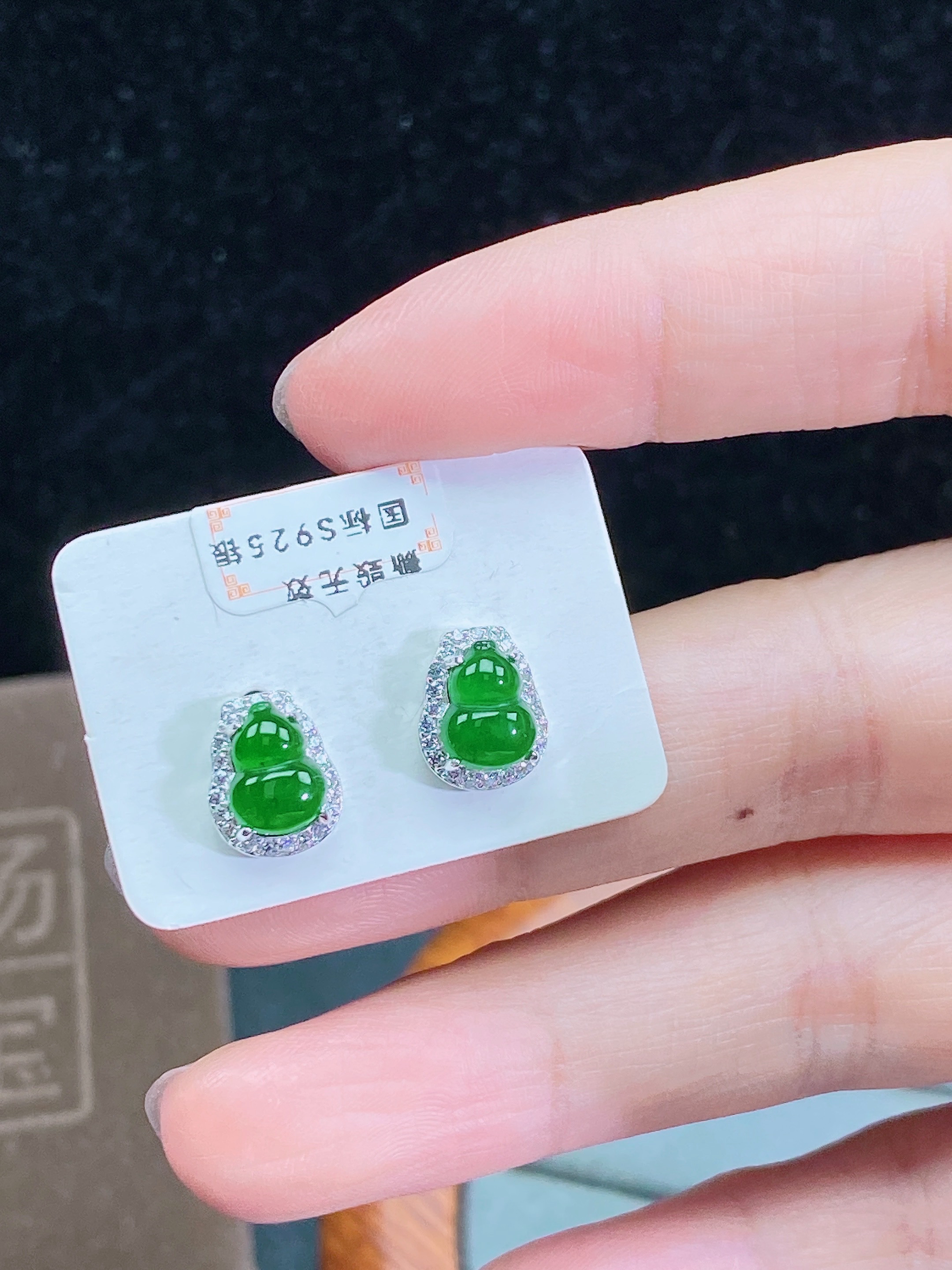 天然翡翠A货温柔时尚设计款耳钉通体S925银镶嵌