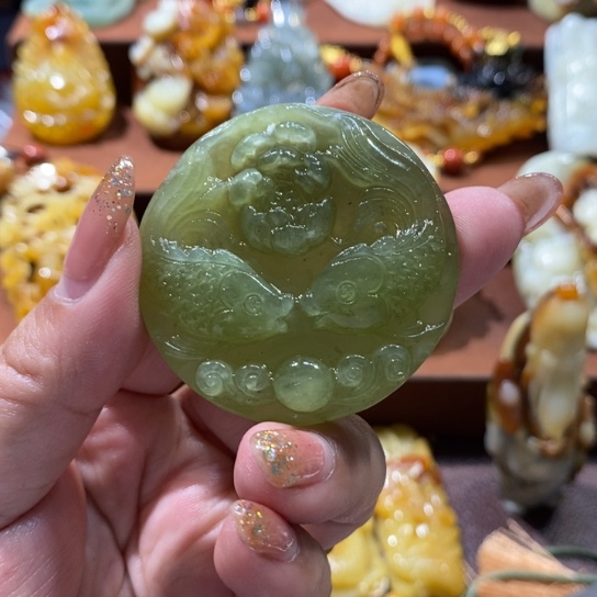 蛇纹石玉未镶嵌颈饰