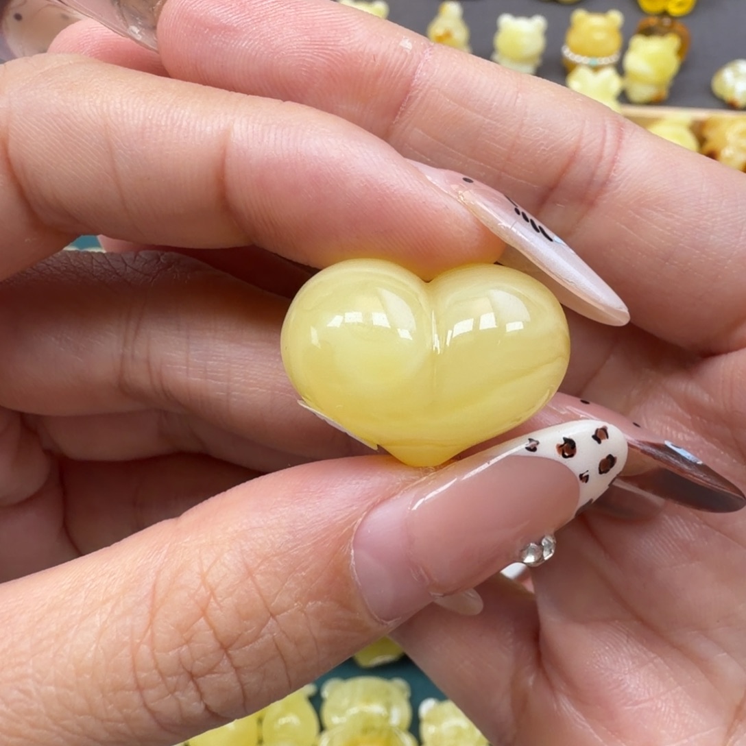 抠****琥珀未镶嵌裸石蜜蜡