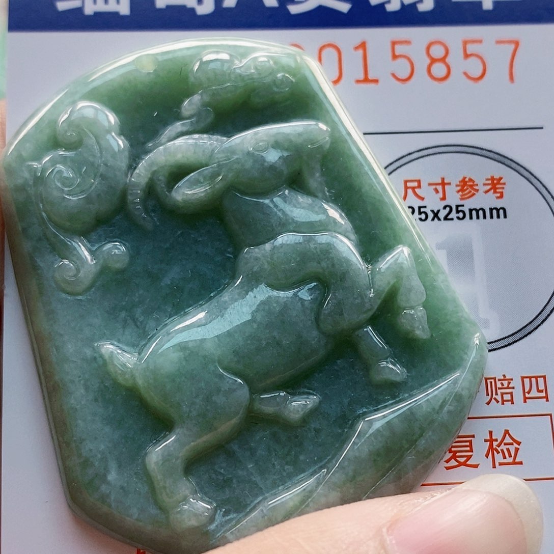 吊坠(不含链)未镶嵌翡翠