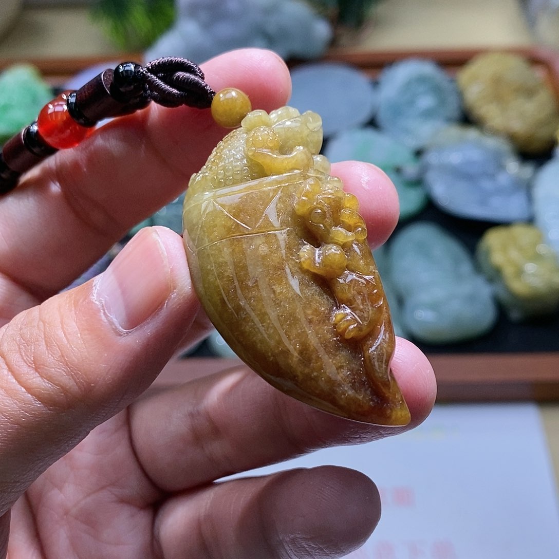 【闪购商品】翡翠颈饰未镶嵌龙牙