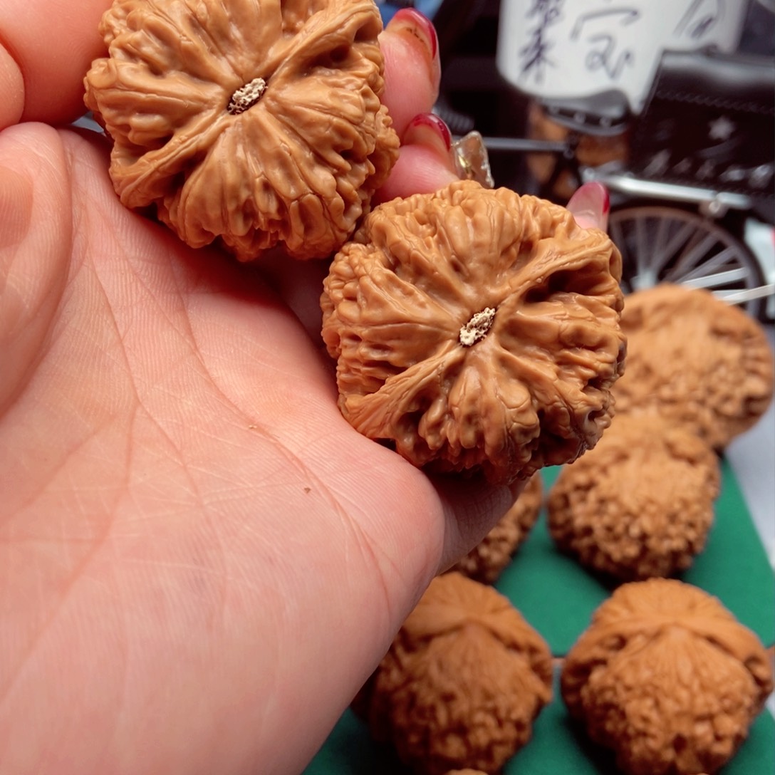 文玩核桃吊坠平谷球筋41已打底