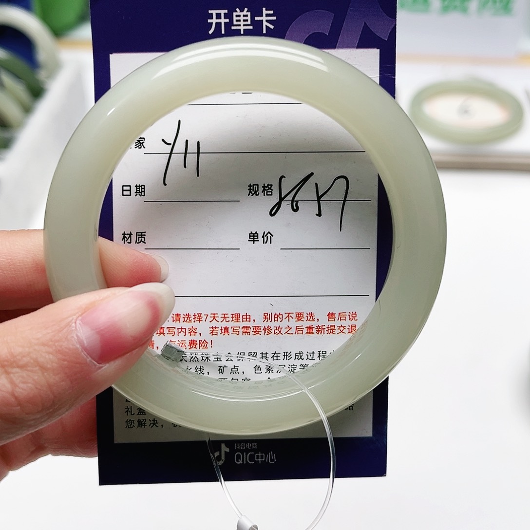 和田玉手镯未镶嵌