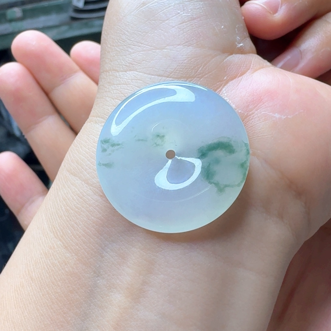 糯冰胶白底飘绿花平安扣