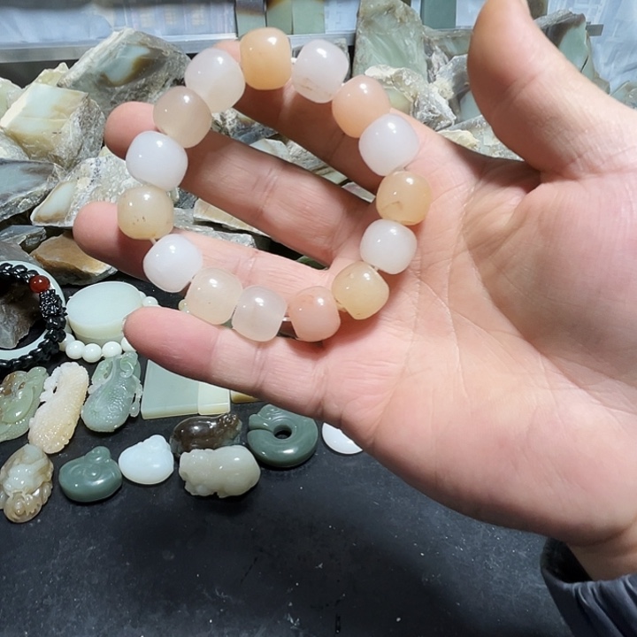 和田玉（糖玉）未镶嵌把件