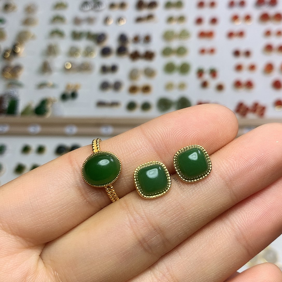 银S925镀金镶嵌和田玉（碧玉）耳饰?****虹