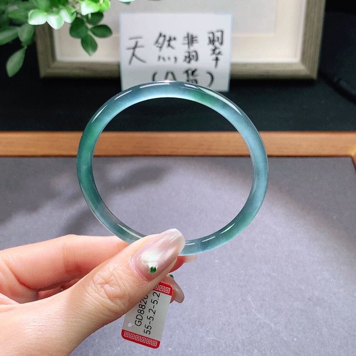 翡翠手镯未镶嵌天然翡翠手镯