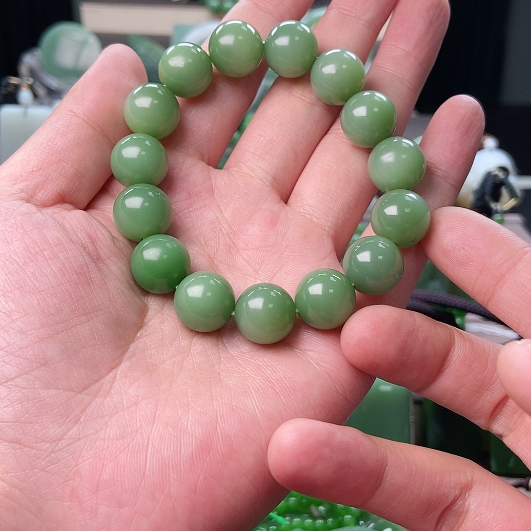 和田玉（碧玉）颈饰未镶嵌为****、