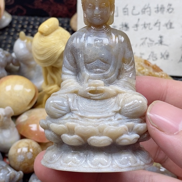 颈饰未镶嵌石英质玉