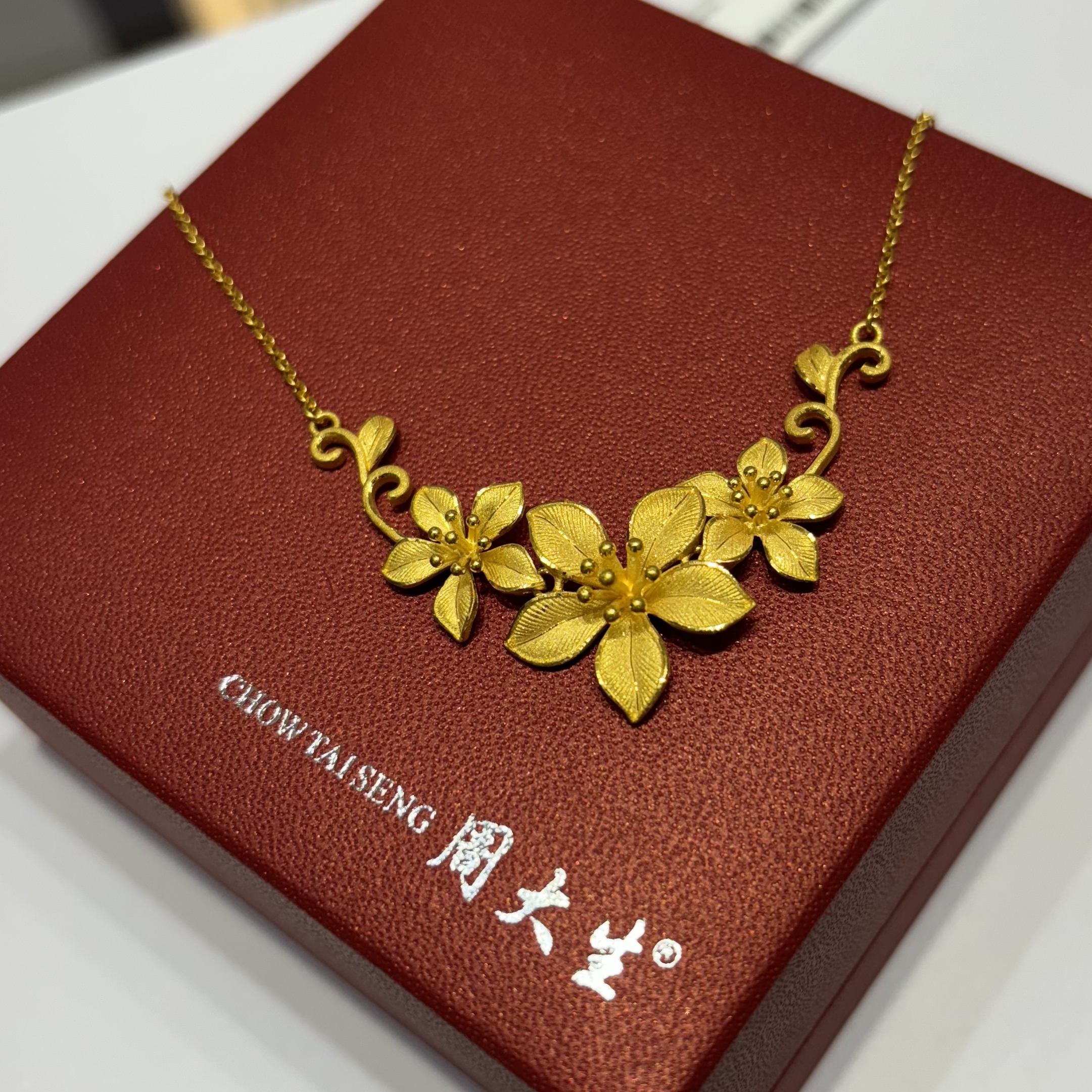 周大生足金黄金幸福花嫁系列花烟草项链