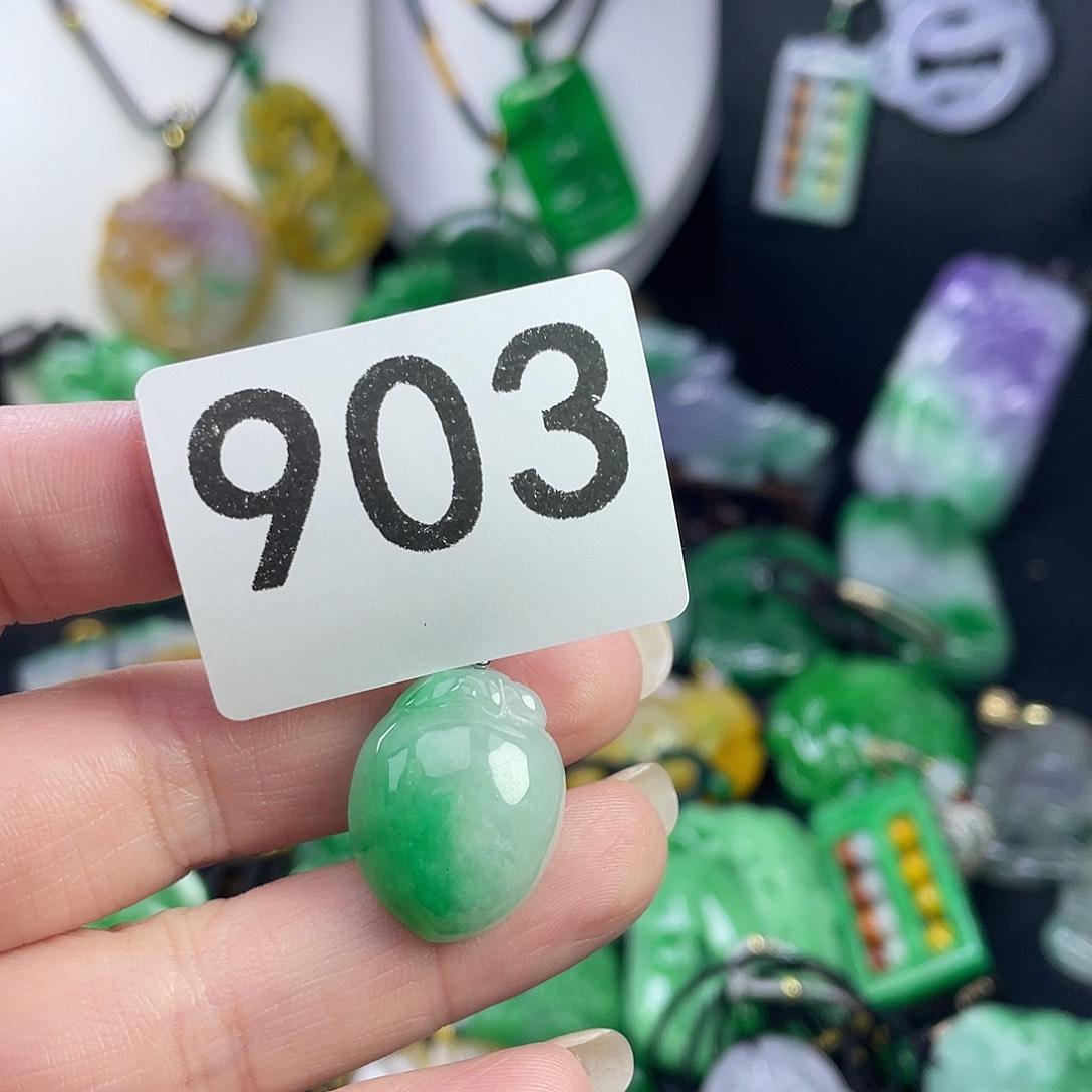 翡翠未镶嵌吊坠(赠链)