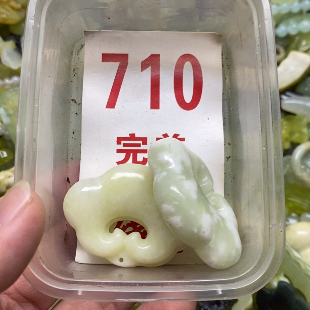 蛇纹石玉挂坠未镶嵌