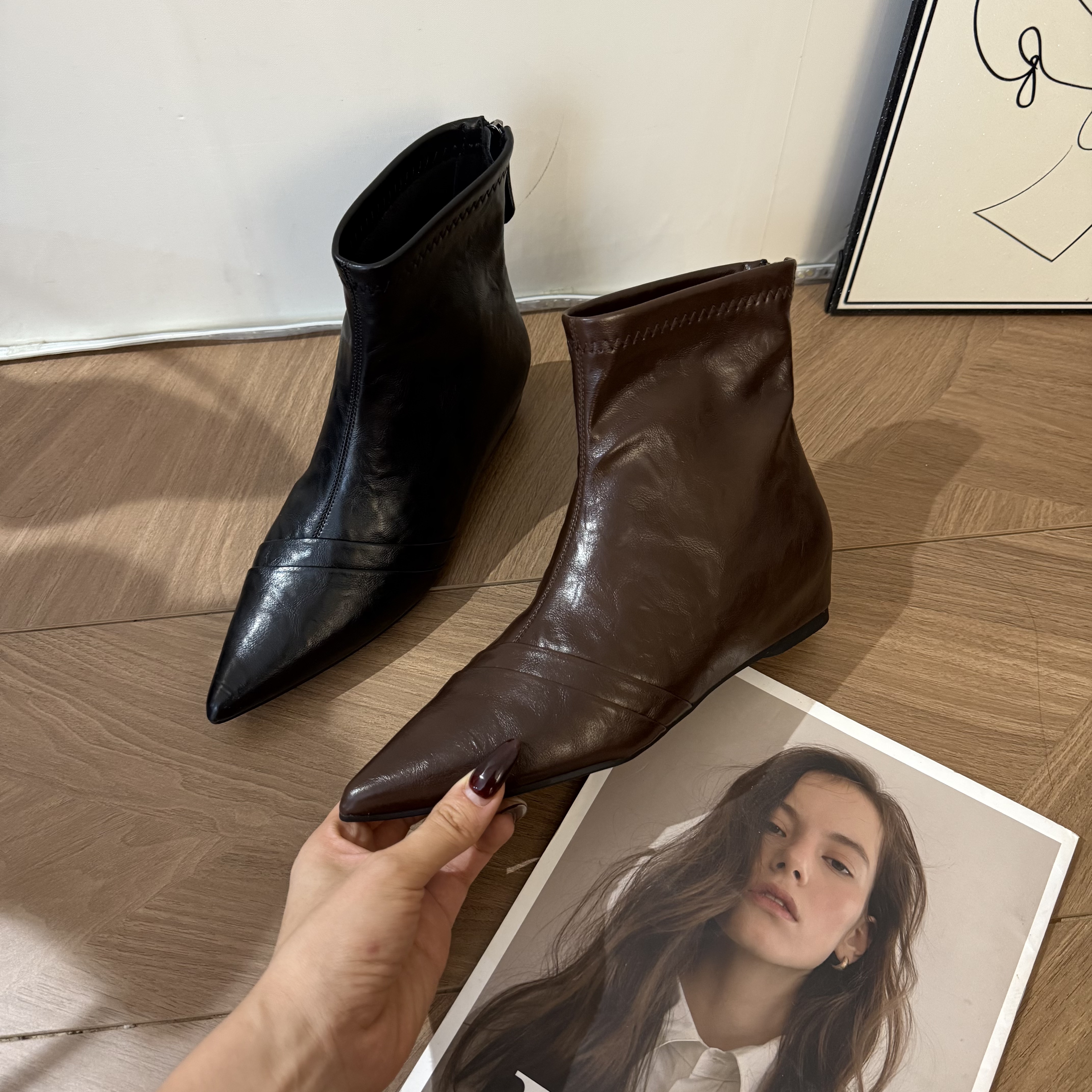 4厘米跟高~时髦典藏复古低跟尖头靴瘦瘦靴后拉链百搭女鞋粗跟2025