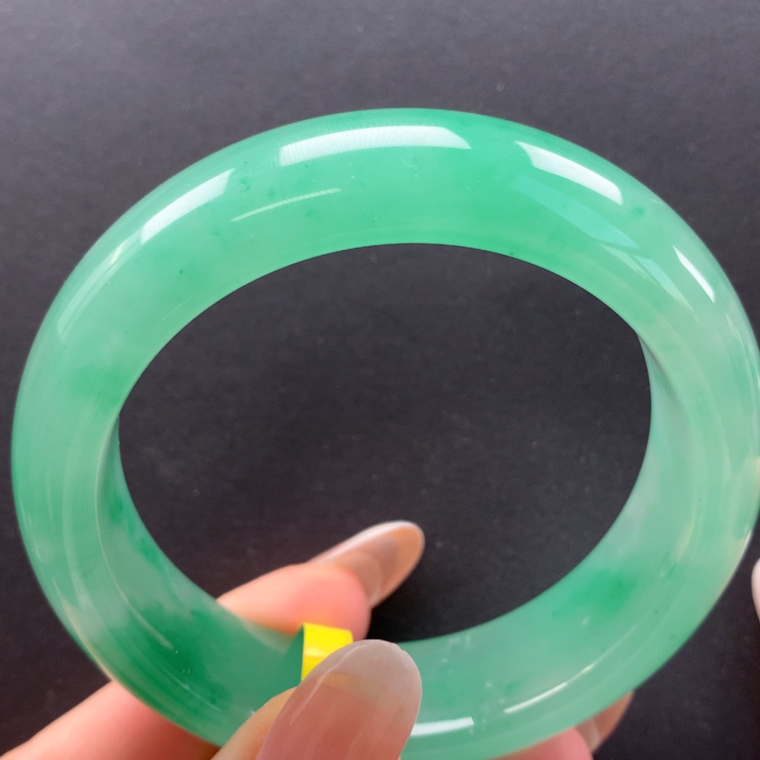 爱***喵石英质玉未镶嵌手镯