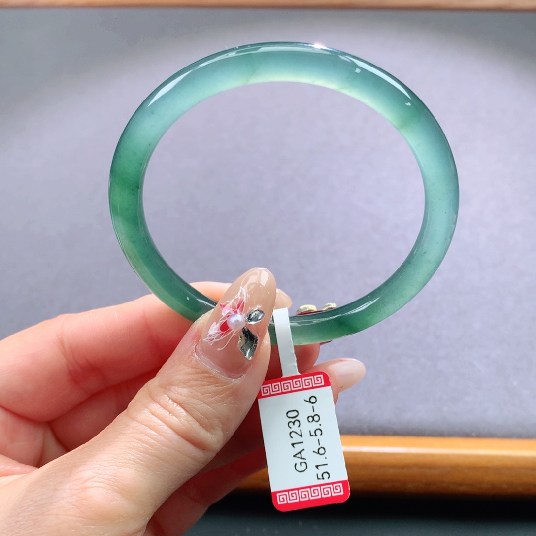 翡翠手镯未镶嵌天然翡翠手镯叮当镯