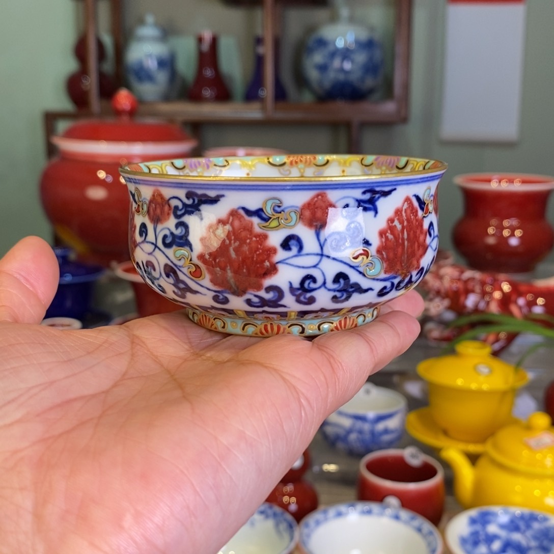 清欢雅玩青花釉里红缠枝莲斗珐琅彩炉士杯