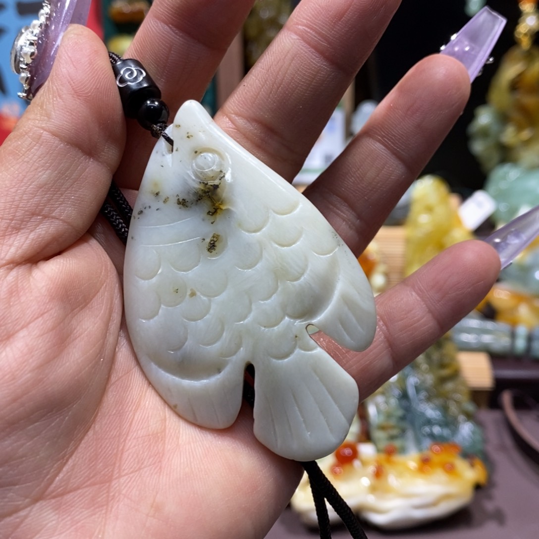 蛇纹石玉颈饰未镶嵌