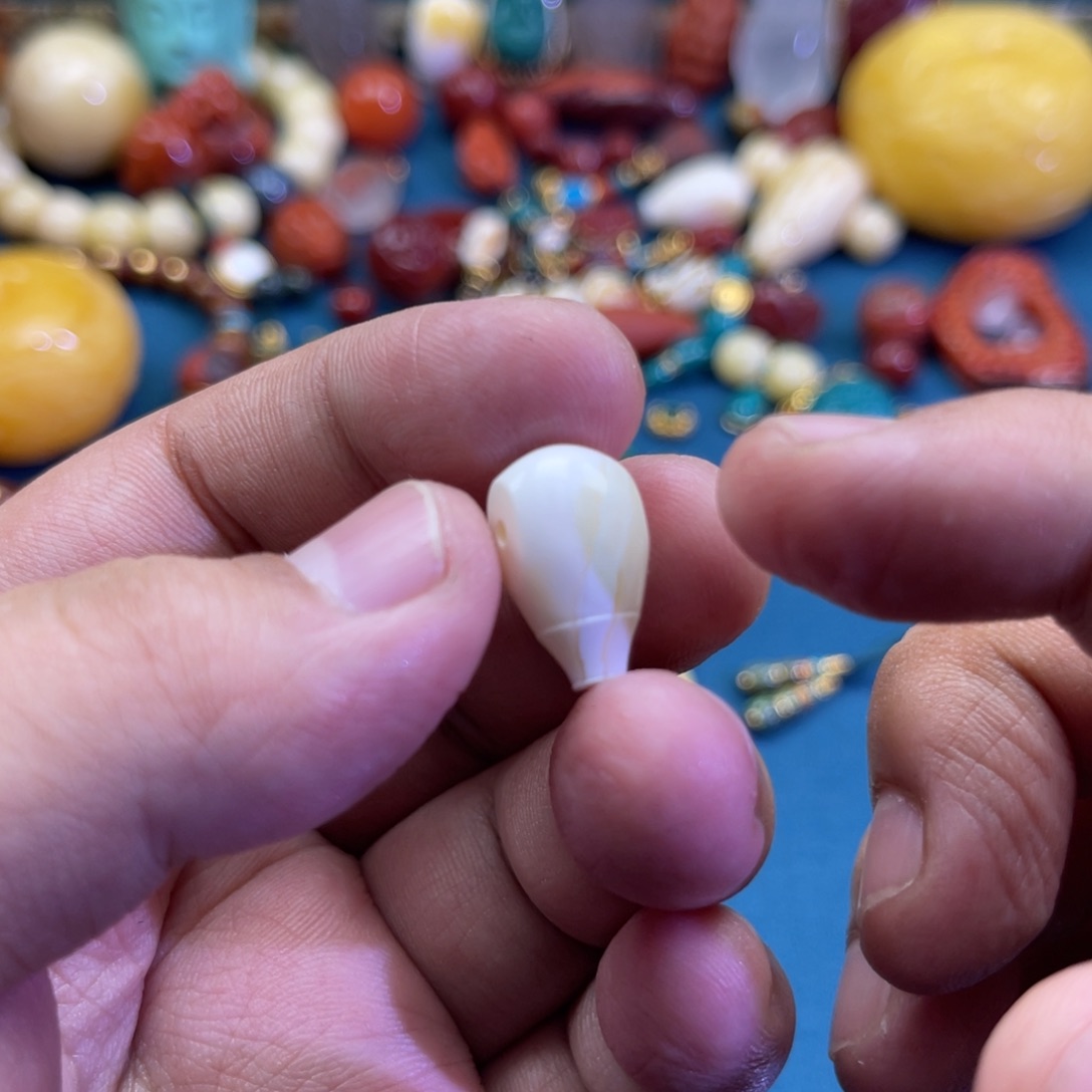 琥珀未镶嵌珠宝奇石63