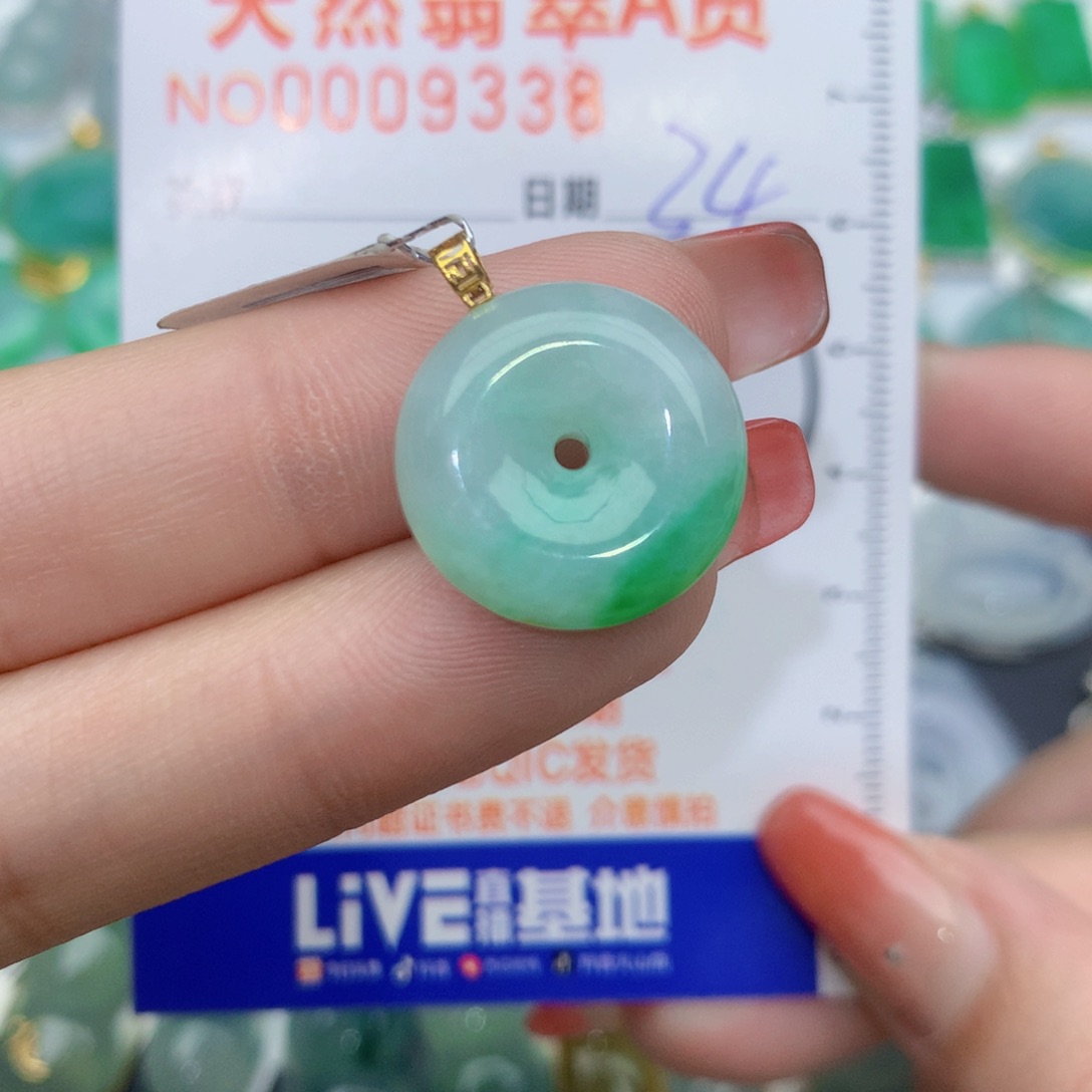 翡翠颈饰18K金镶嵌扣