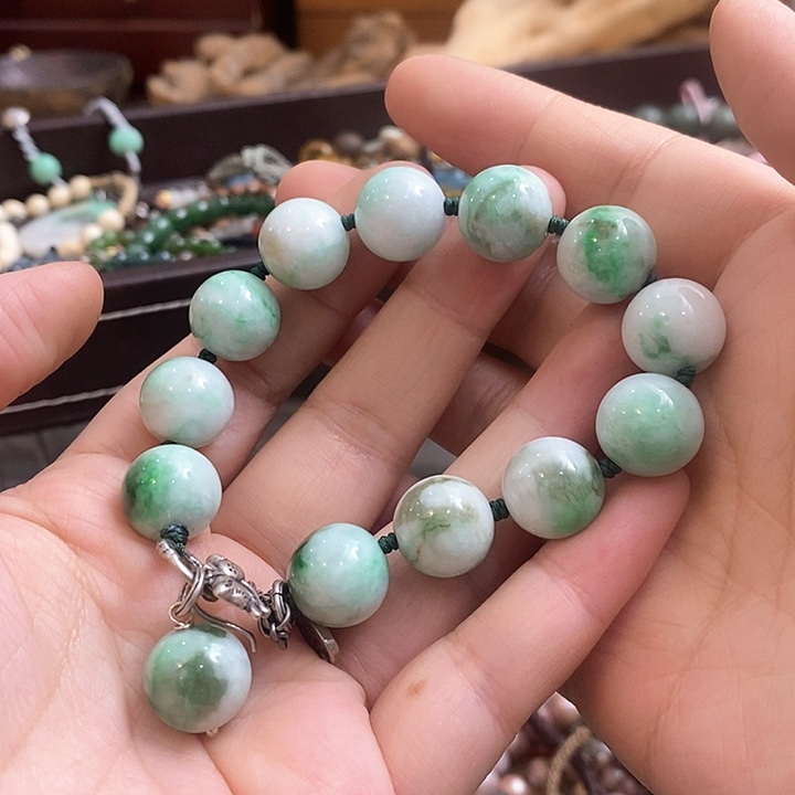 翡翠手链未镶嵌翡翠