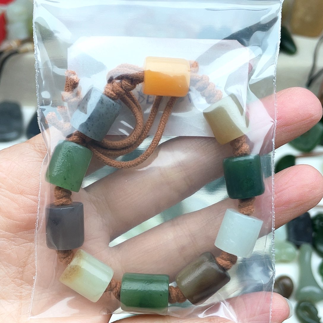 颈饰未镶嵌和田玉喜***候