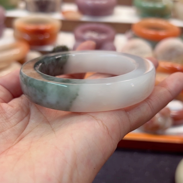 石英岩玉未镶嵌手镯