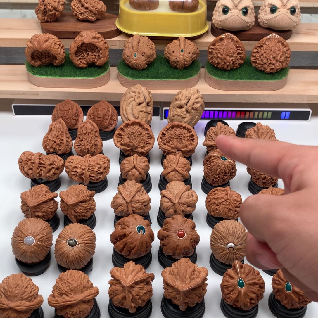 【闪购商品】文玩核桃吊坠得**?隐隐约约