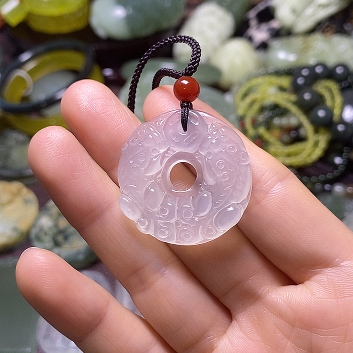 天然岫玉颈饰挂件