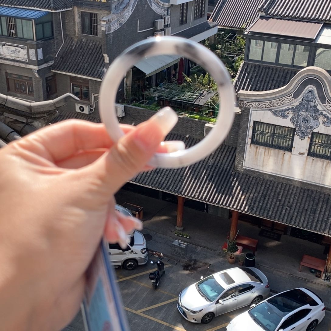 翡翠手镯未镶嵌56圈口