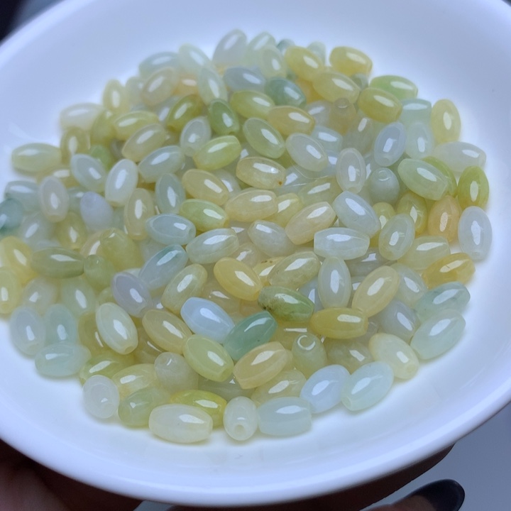 散珠翡翠卡4.7乘7.4冰黄米珠50个