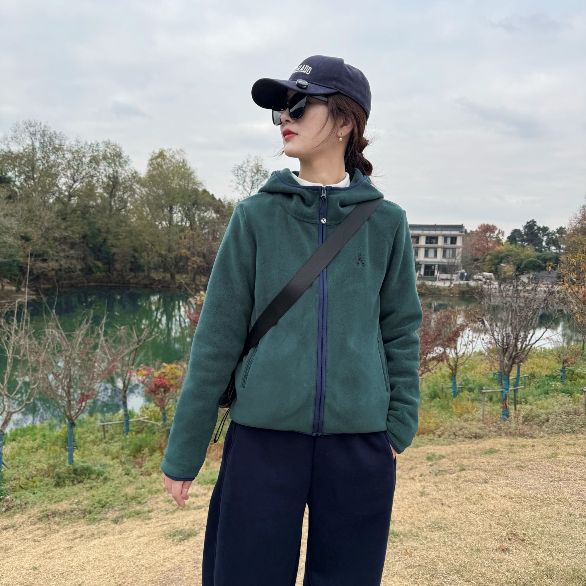 Lesacha澜石！新款时尚洋气撞色边设计感小众连帽卫衣（24332）