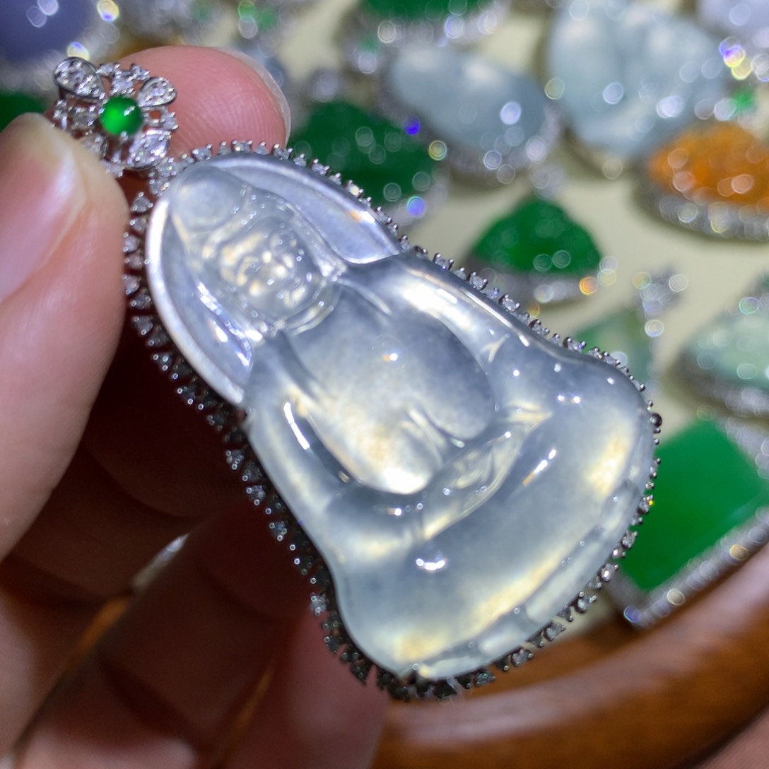 翡翠颈饰18K金镶嵌观音