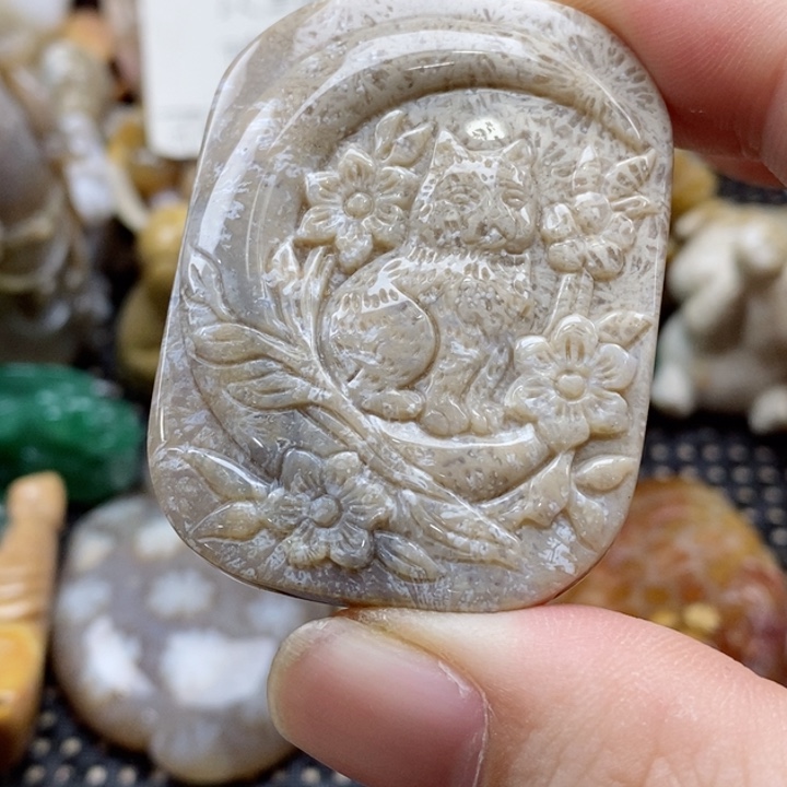 硅化珊瑚（珊瑚玉）颈饰未镶嵌