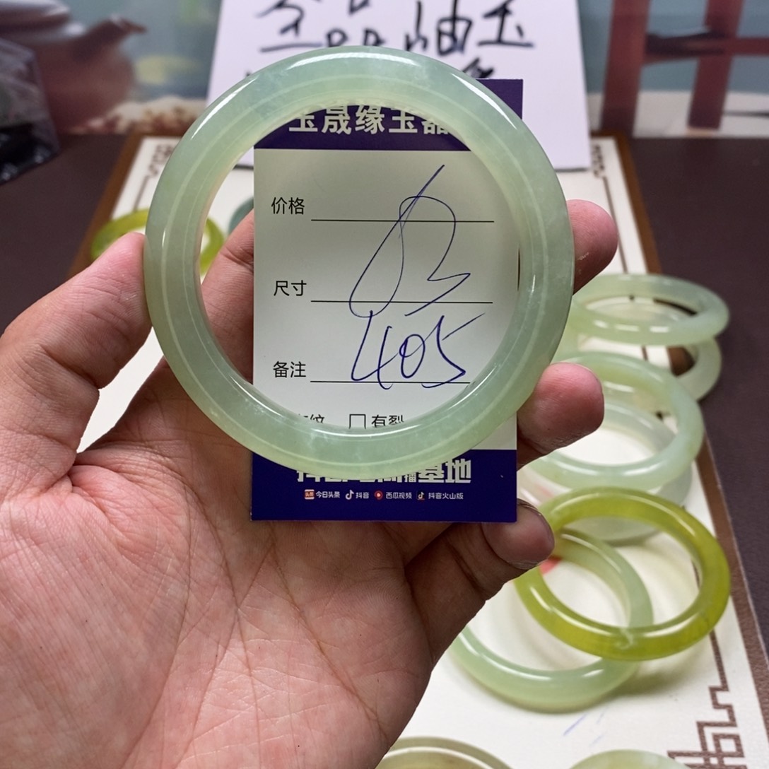 蛇纹石玉手镯未镶嵌