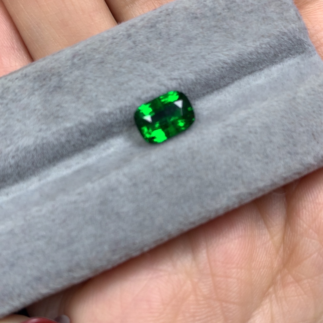 石榴石裸石未镶嵌1.8ct沙弗莱