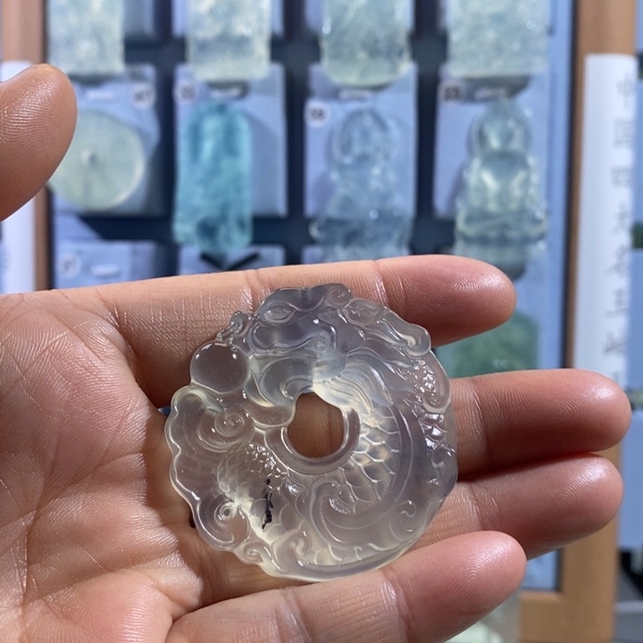 岫玉未镶嵌颈饰吊坠