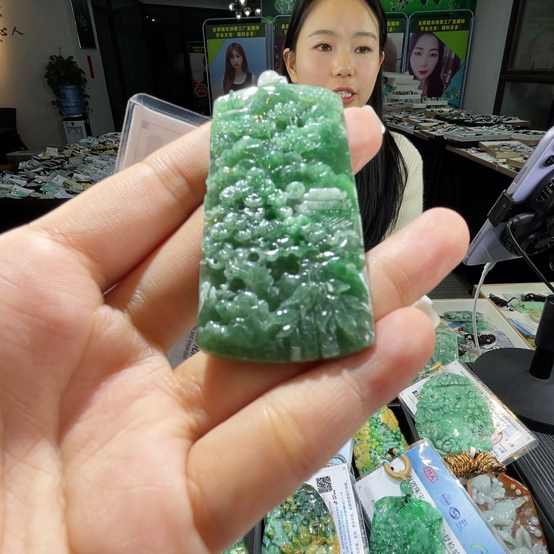 颈饰未镶嵌翡翠一